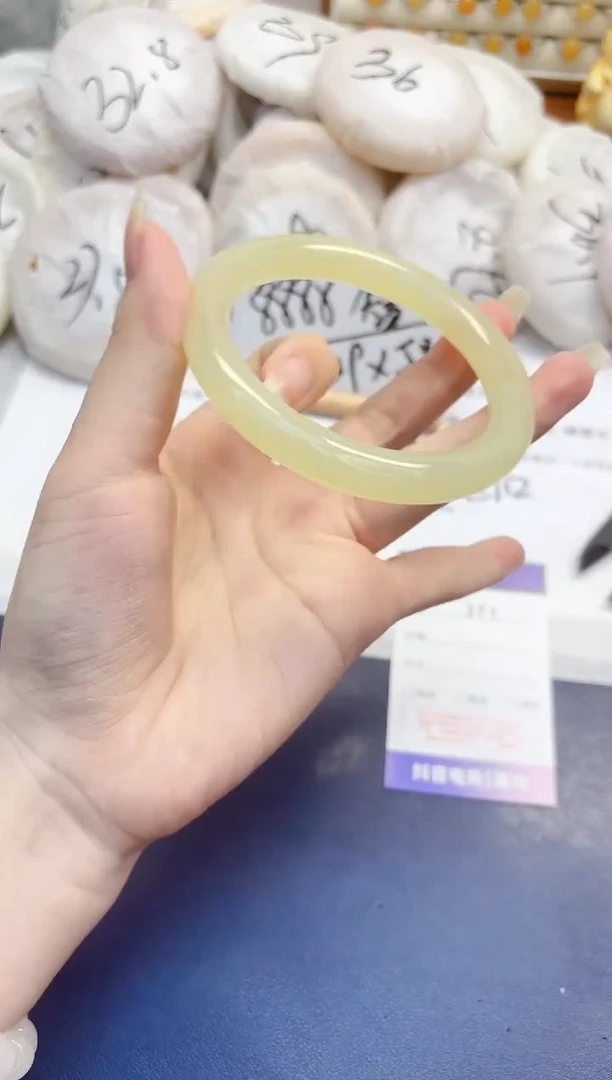 石英质玉手镯未镶嵌371-美人条晴水-圈口62