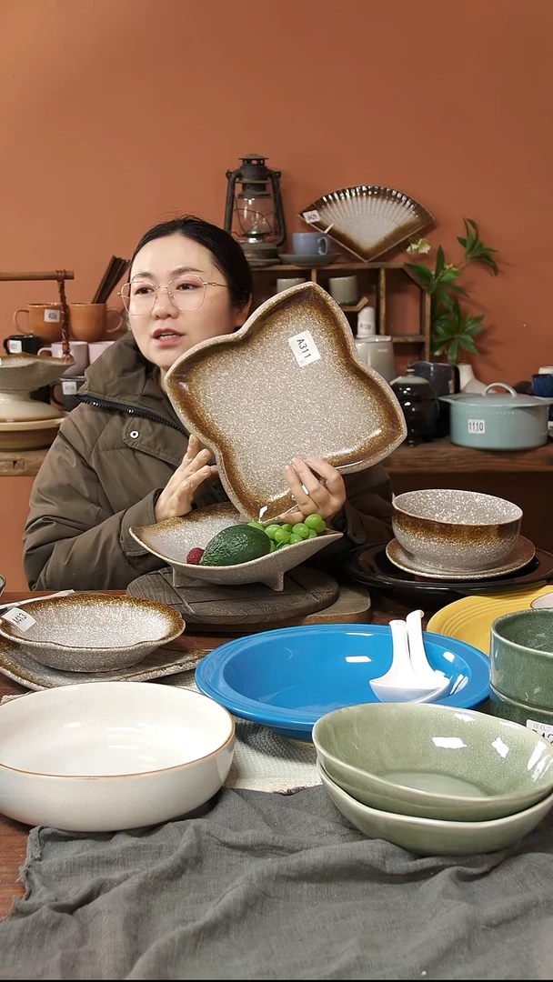 陶瓷A311 一个陶瓷粗陶四叶草盘可能微瑕25*3