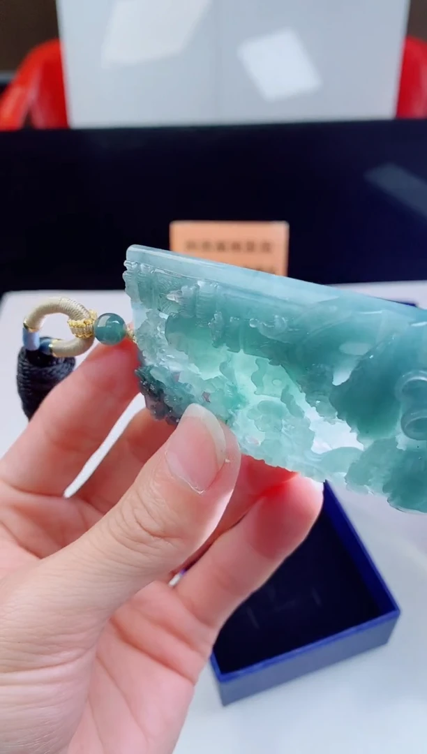 颈饰未镶嵌翡翠