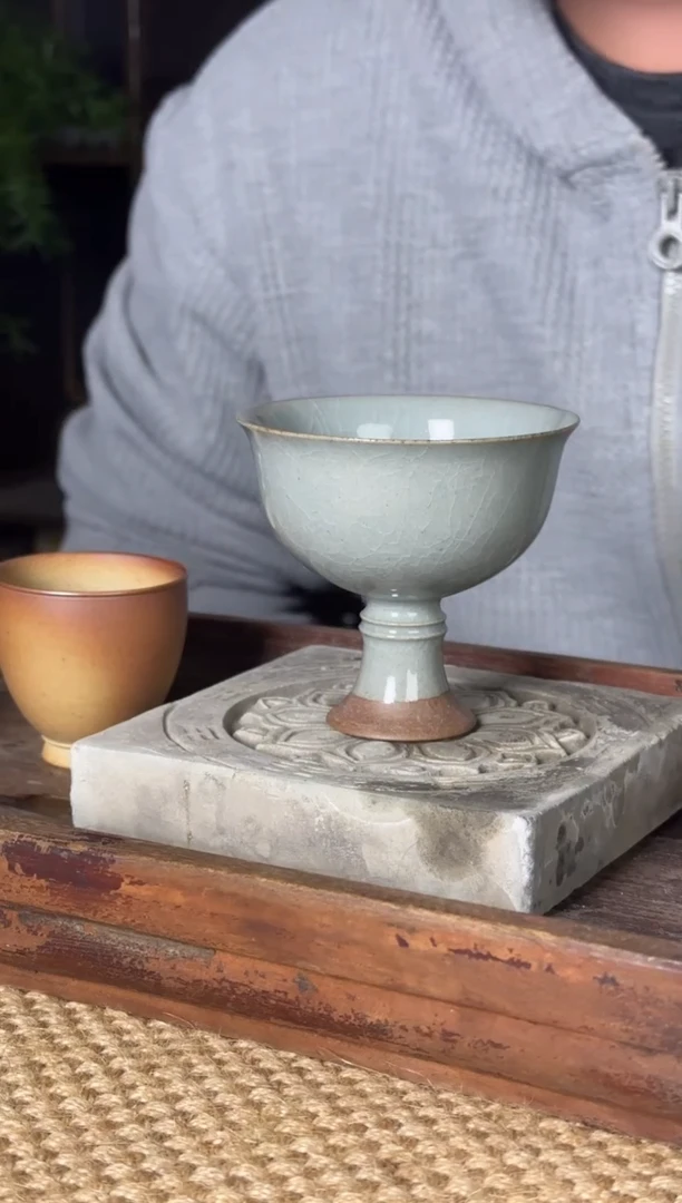 平阳窑手作青釉高足杯