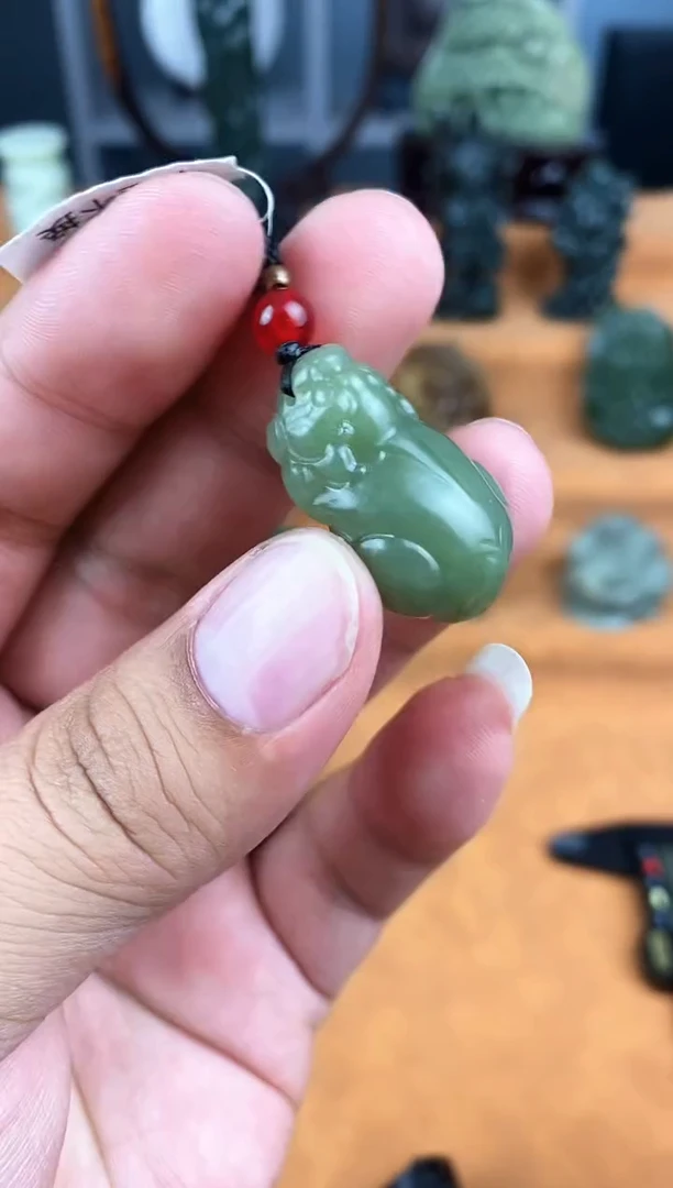 颈饰未镶嵌和田玉1