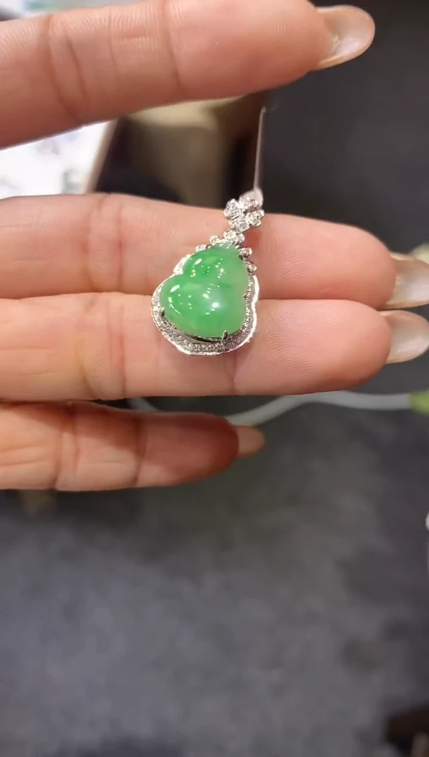 翡翠18K金镶嵌吊坠(不含链)葫芦