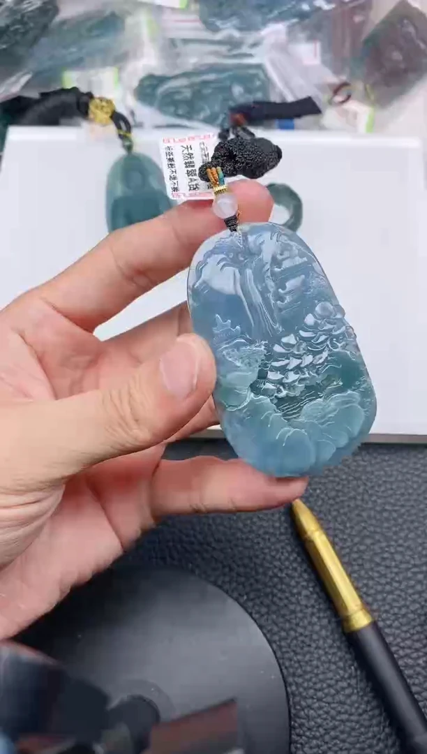 颈饰未镶嵌翡翠