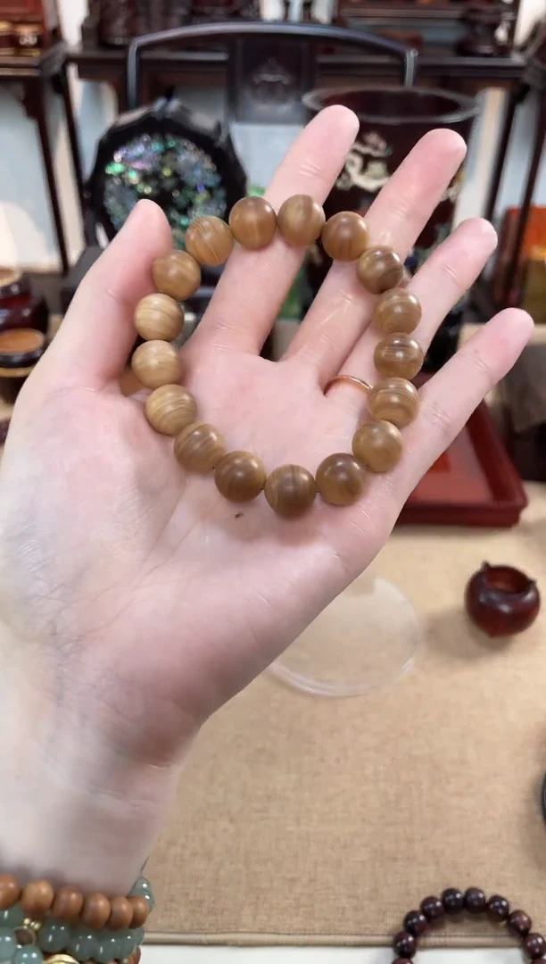 香枝木类成套家具老山手串