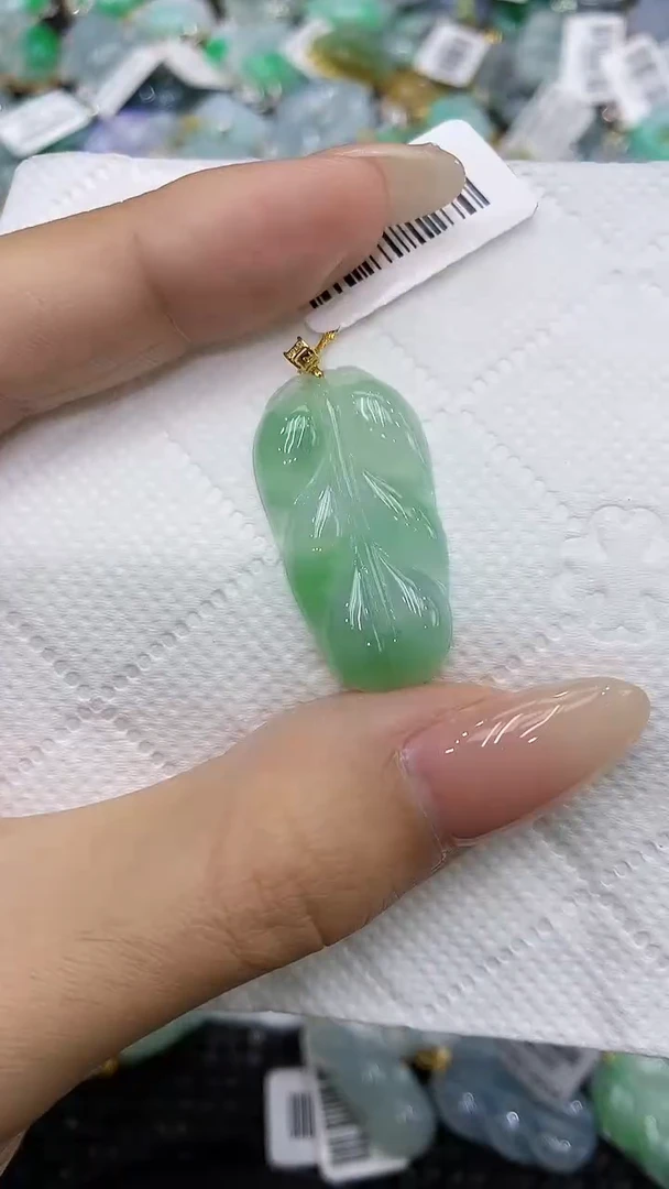 翡翠18K金镶嵌颈饰111111111111