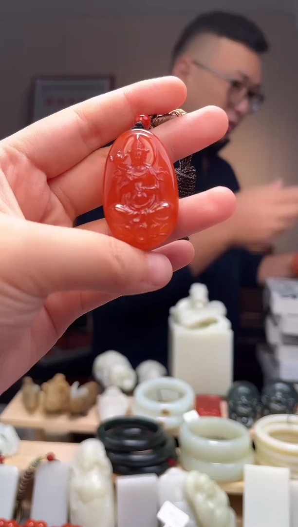 颈饰未镶嵌南红玛瑙吊坠