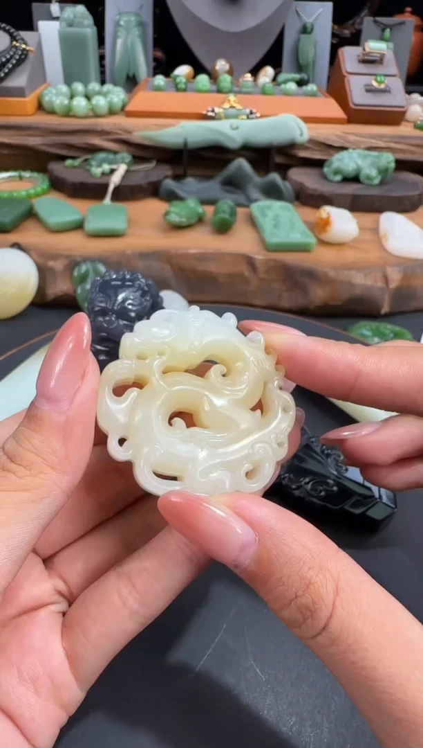颈饰未镶嵌和田玉1