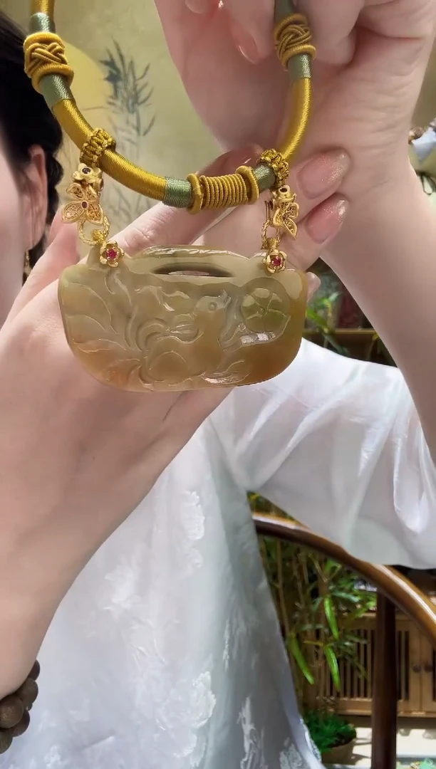 颈饰未镶嵌翡翠吊坠