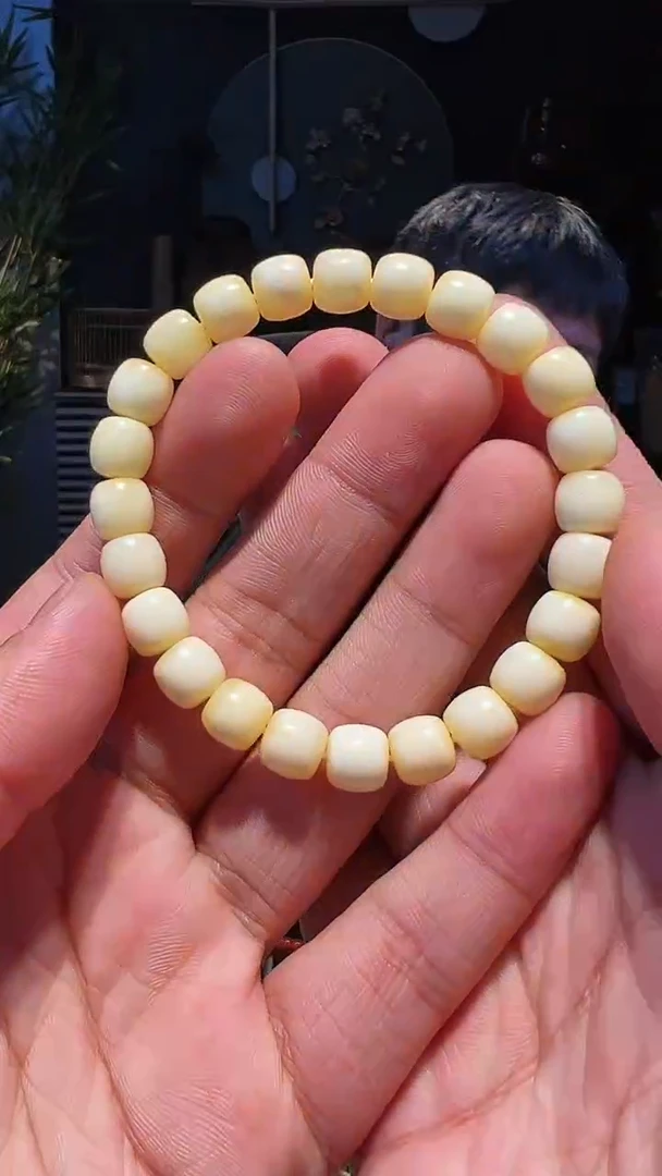 【闪购商品】蜜蜡手串未镶嵌8+(瓷白蜡)