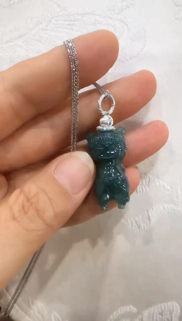 翡翠未镶嵌颈饰国风