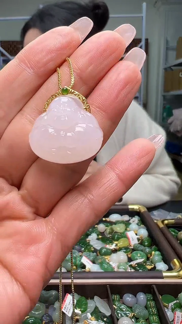 颈饰18K金镶嵌和田玉（多样性发货.发其一)11.14.110
