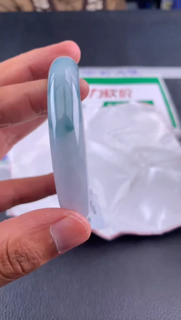 翡翠手镯未镶嵌天然A货翡翠