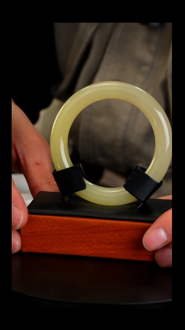 未镶嵌手镯和田玉黄口圆条手镯渐变款56圈口