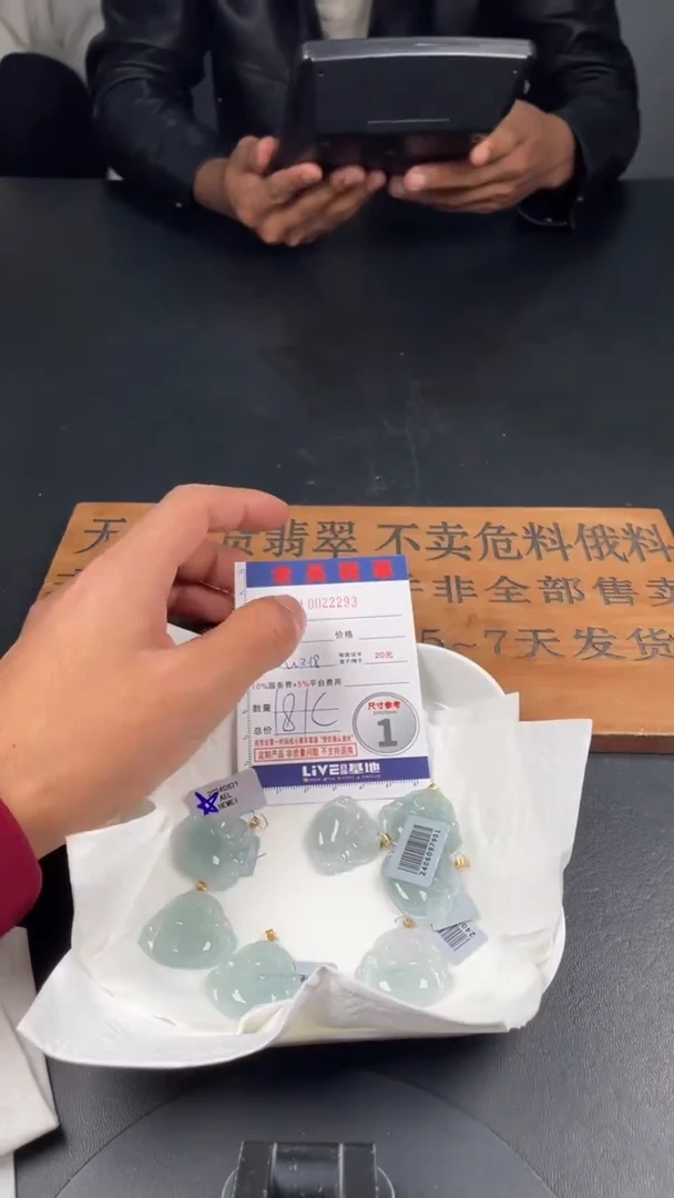 【闪购商品】翡翠颈饰18K金镶嵌多样性发其一【完美度百分之90】1122