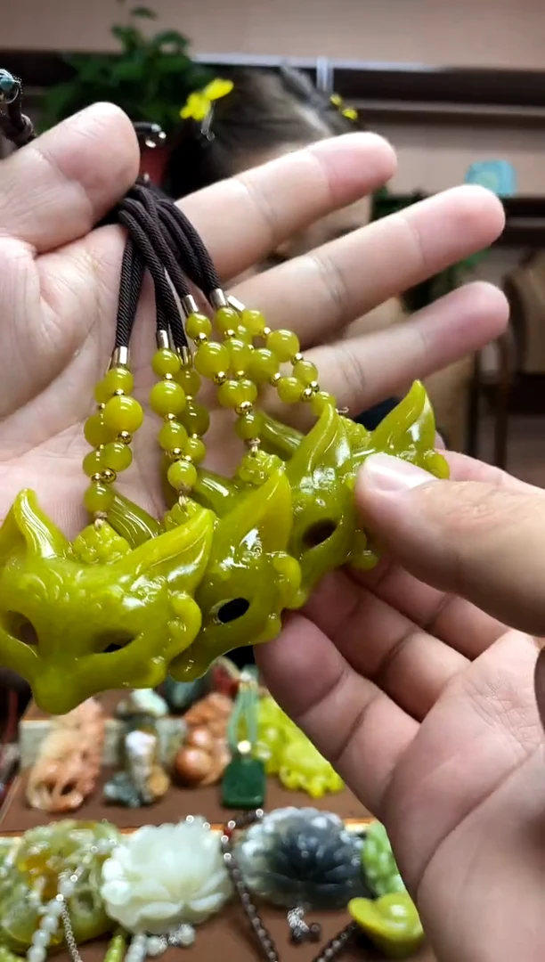 未镶嵌岫玉吊坠多样性发货发其中之一