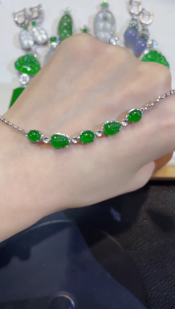 颈饰18K金镶嵌翡翠团购3