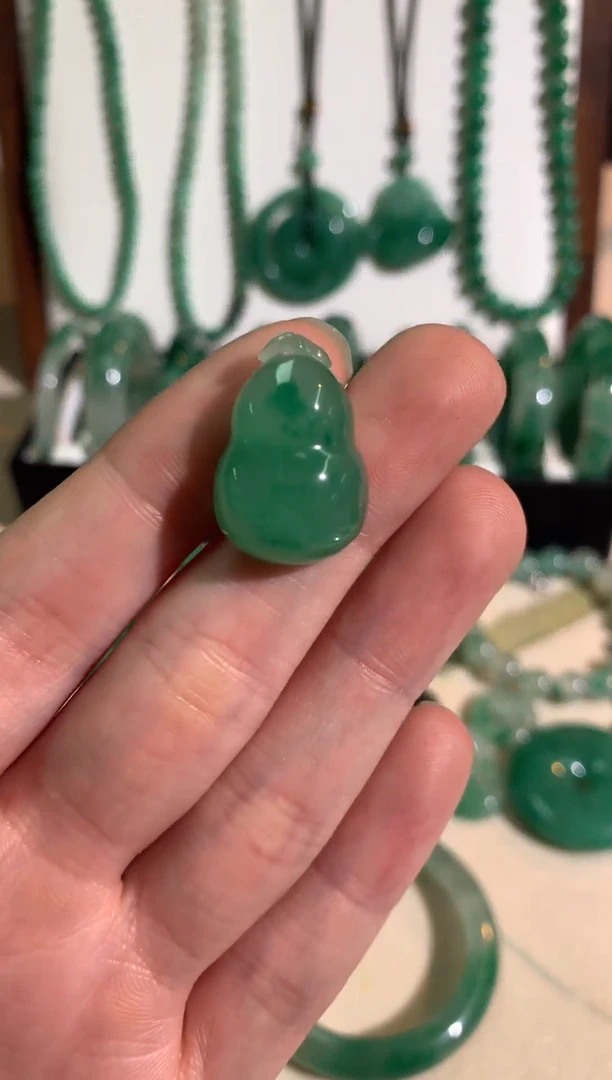 吊坠(不含链)未镶嵌石英质玉（非洲翠）葫芦