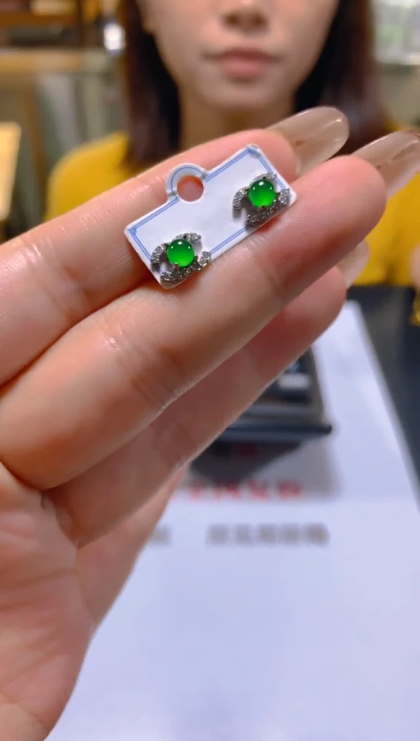 未镶嵌翡翠耳饰多样性发一