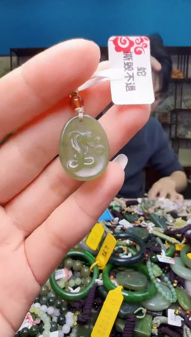 颈饰未镶嵌和田玉1