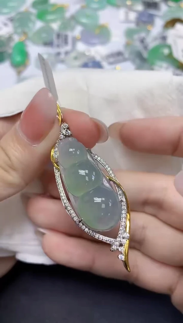 颈饰未镶嵌翡翠天然缅甸翡翠A货多样性发一件