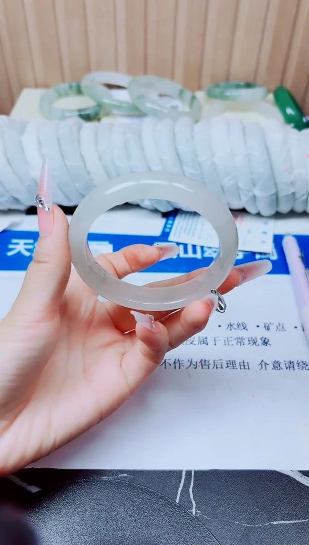 石英质玉手镯未镶嵌116/58