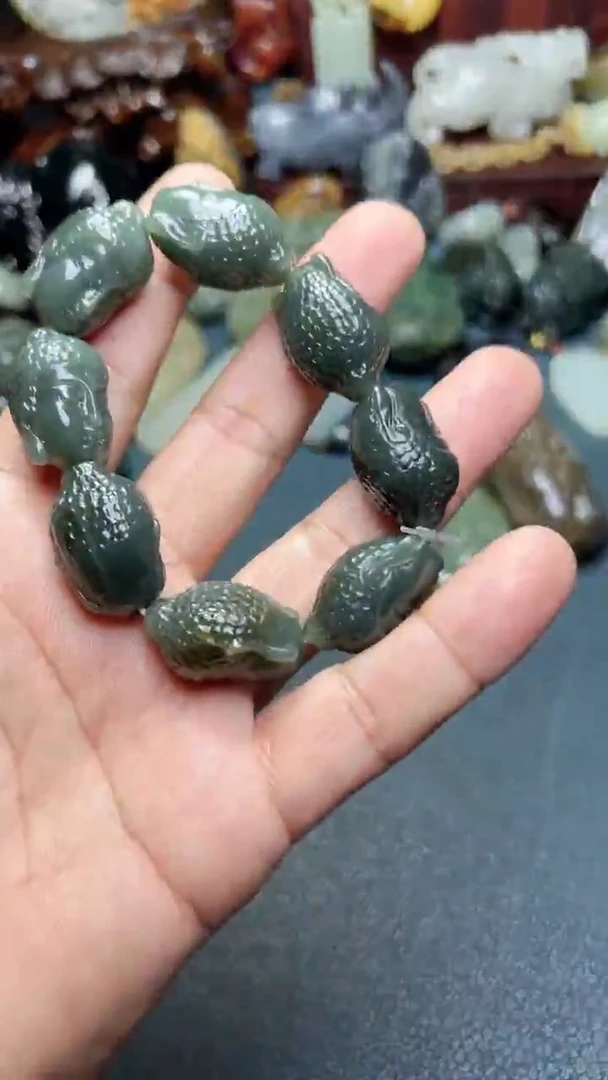 和田玉未镶嵌把件-