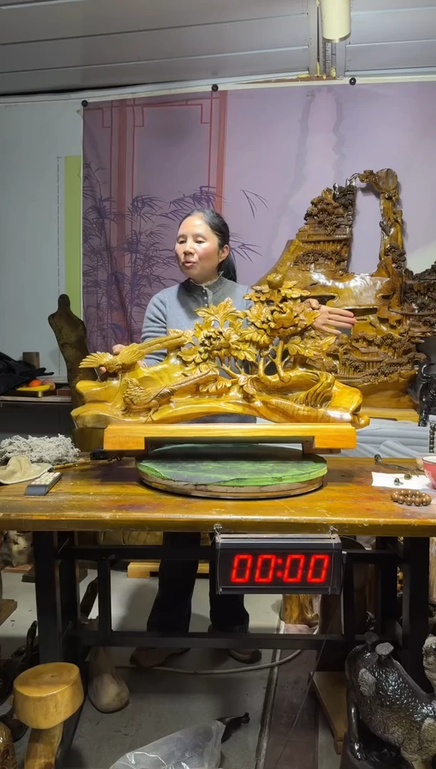 金丝楠刘*炎金丝楠木雕刻摆件
