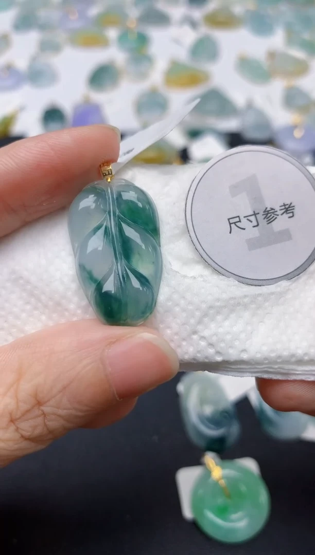 翡翠18K金镶嵌颈饰天然缅甸A货翡翠