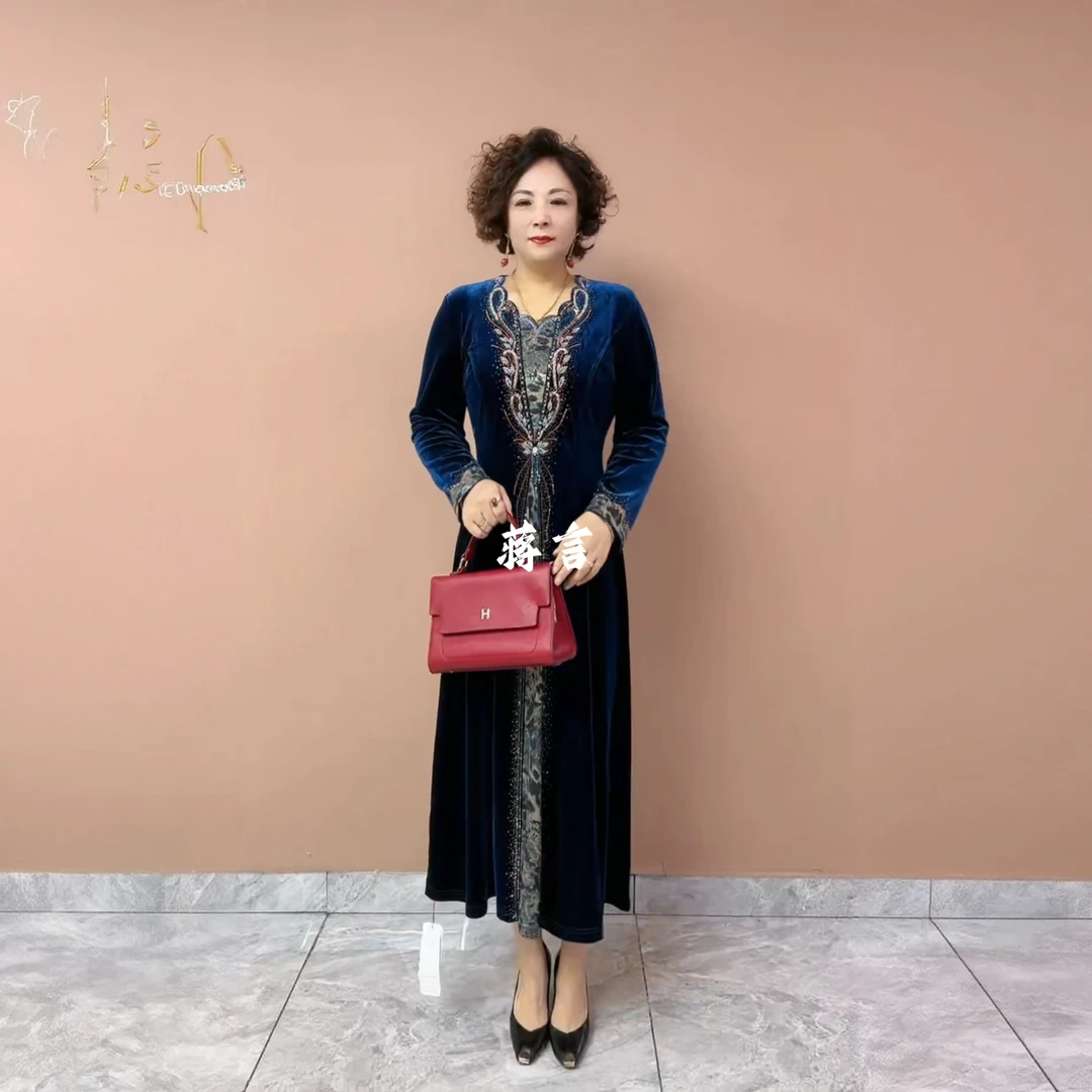 9613两件连衣裙年轻妈妈秋冬新款遮肉气质丝绒假显瘦收腰长裙洋气