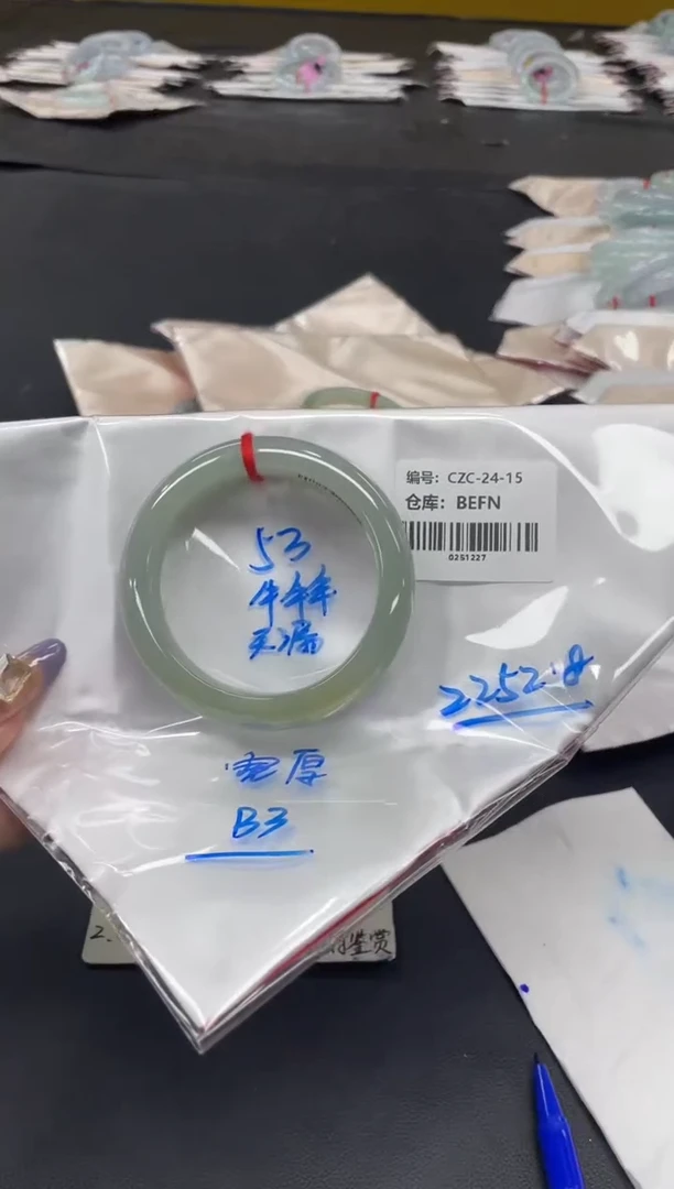 未镶嵌手镯翡翠翡翠手镯