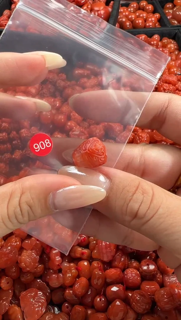 颈饰未镶嵌南红玛瑙1