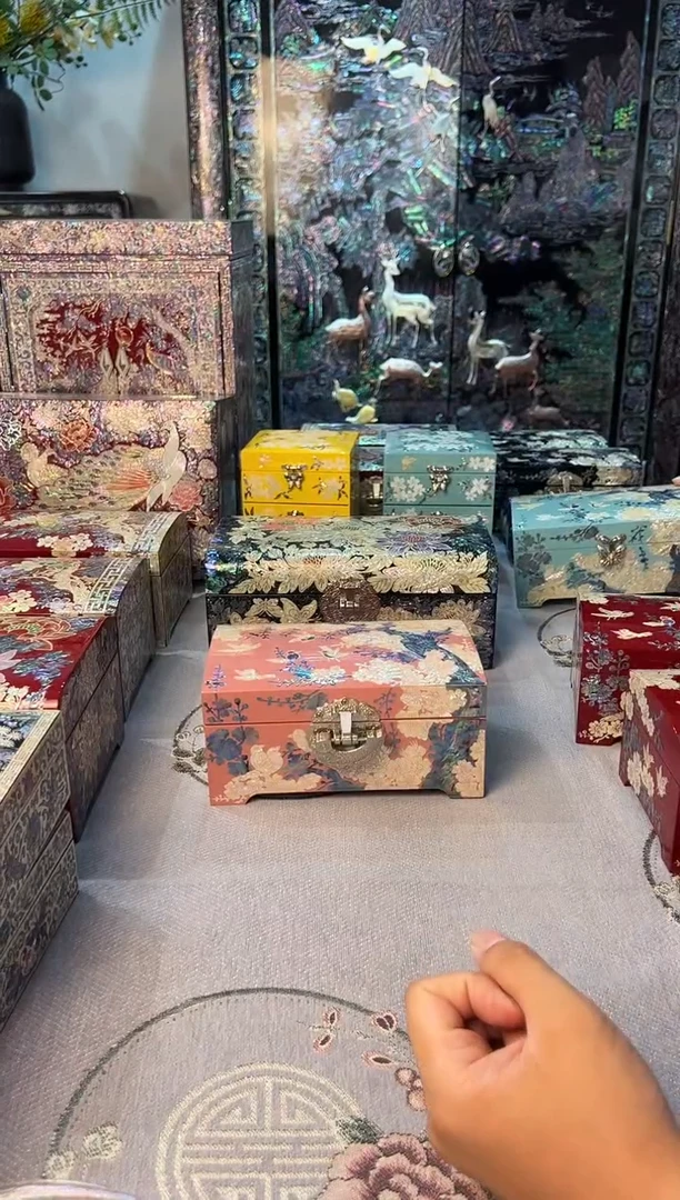 绒布底弘贝雅螺钿漆器文化馆