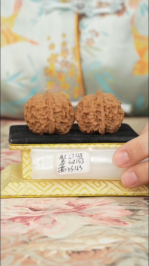 【闪购商品】文玩核桃把件非嫁接元宝