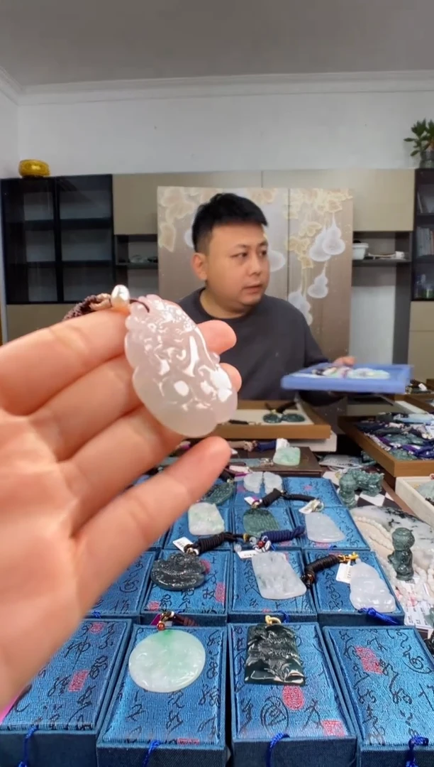 颈饰未镶嵌翡翠多样性发其一