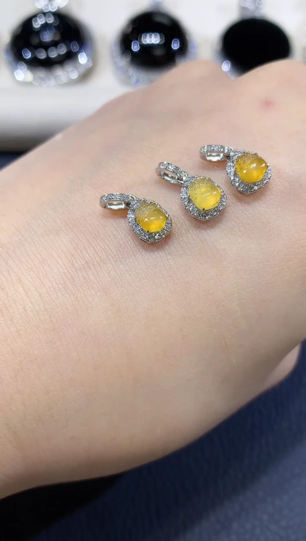 吊坠(不含链)18K金镶嵌翡翠A13 多样性发货一件 不退不换