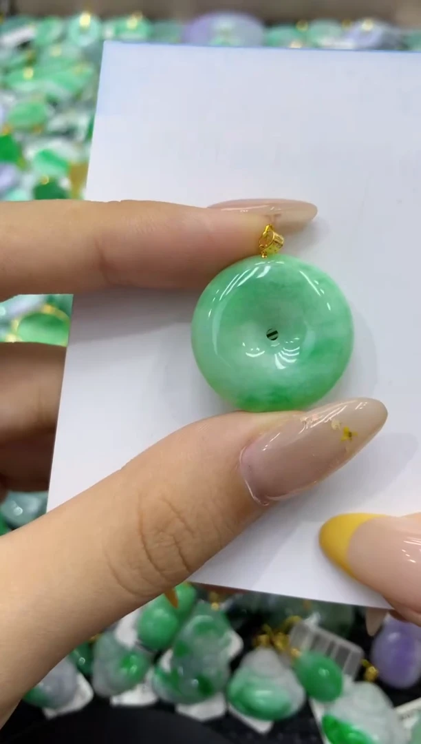 颈饰18K金镶嵌翡翠天然缅甸翡翠A货