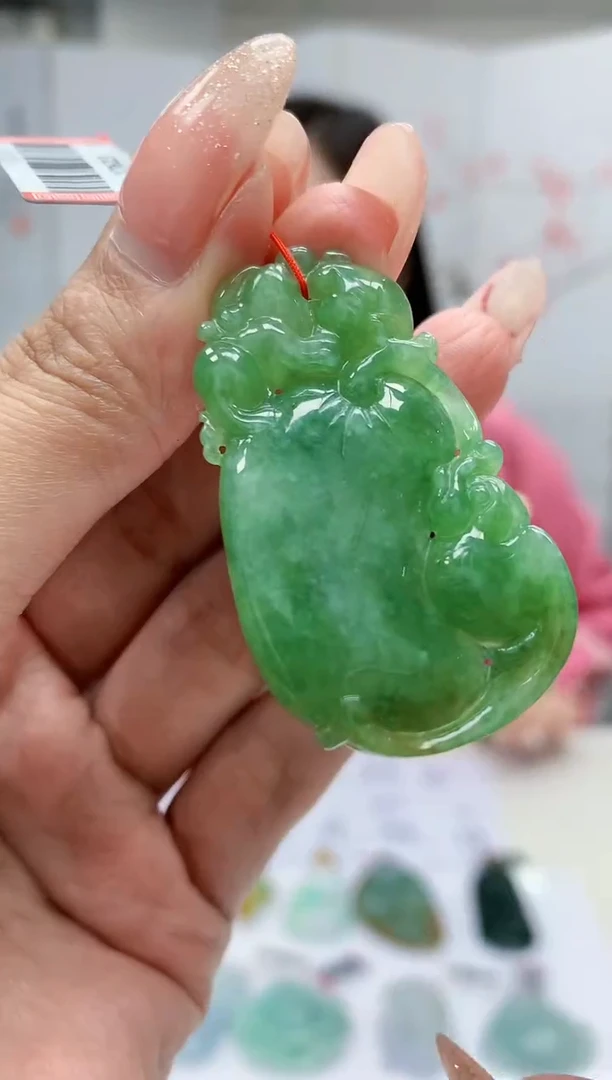 【闪购商品】定制翡翠未镶嵌4852MM-毛货挂件151