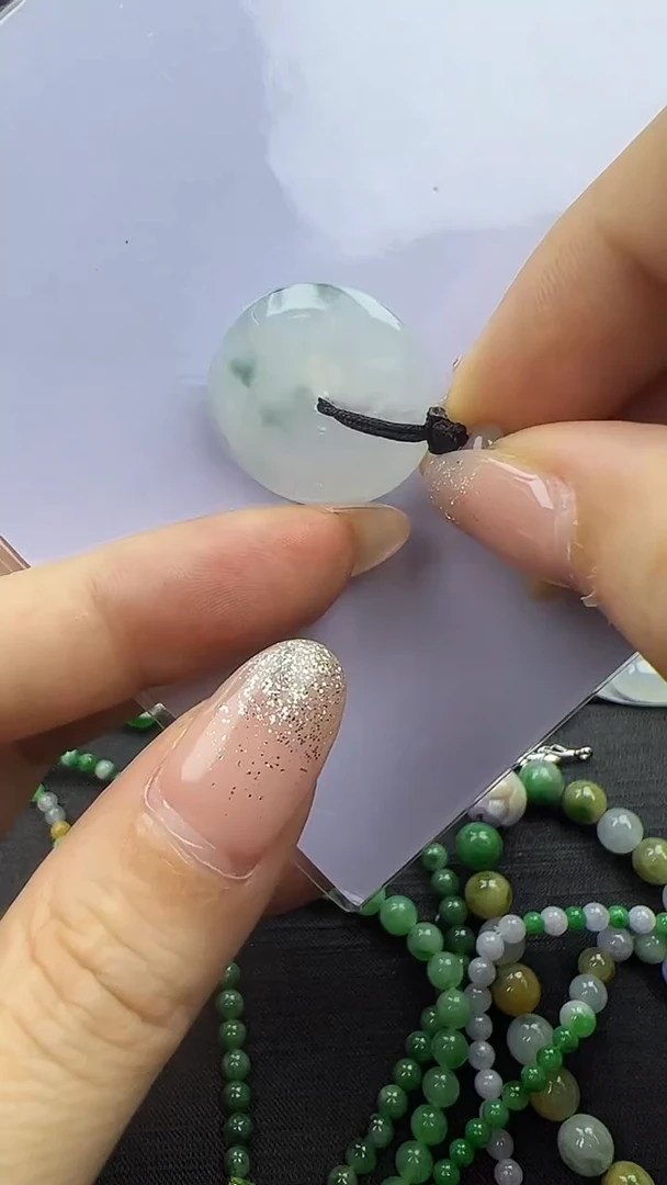 颈饰未镶嵌翡翠平安扣