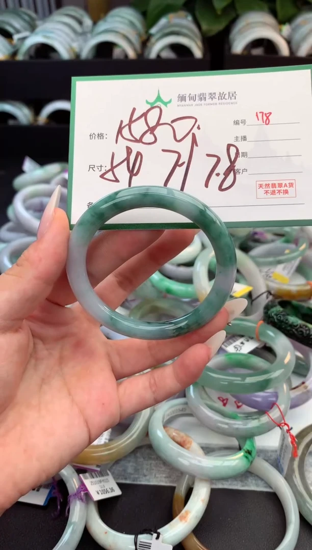 未镶嵌定制翡翠毛货需精细抛光+多人
