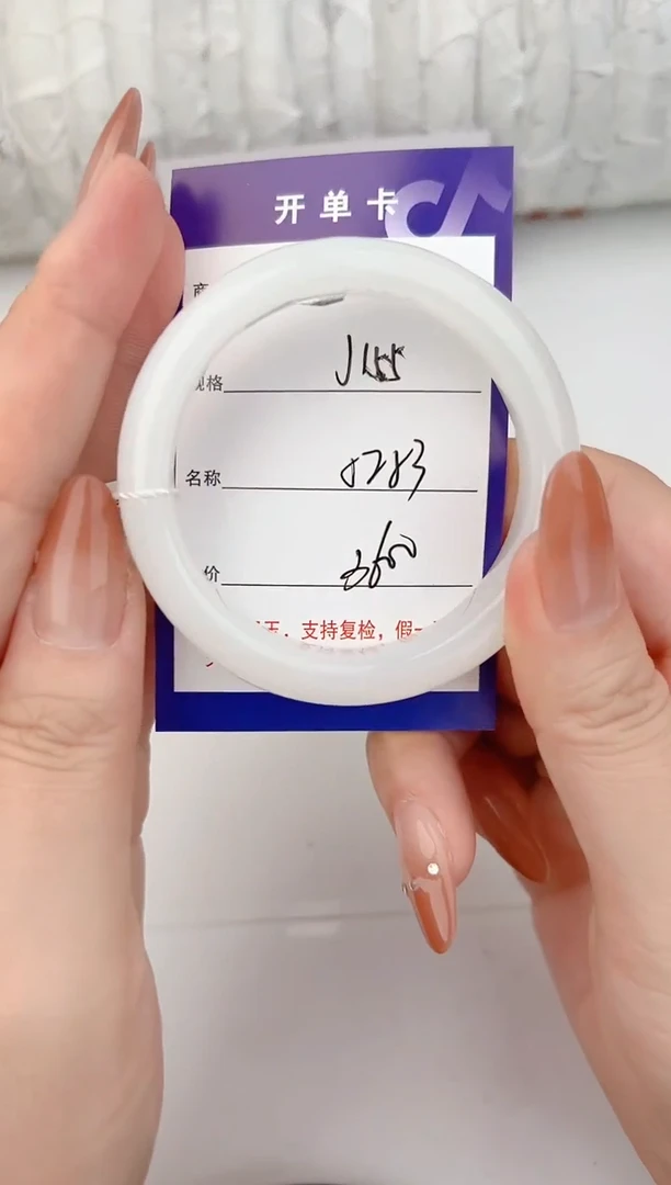 和田玉手镯未镶嵌155颜色微差无瑕疵