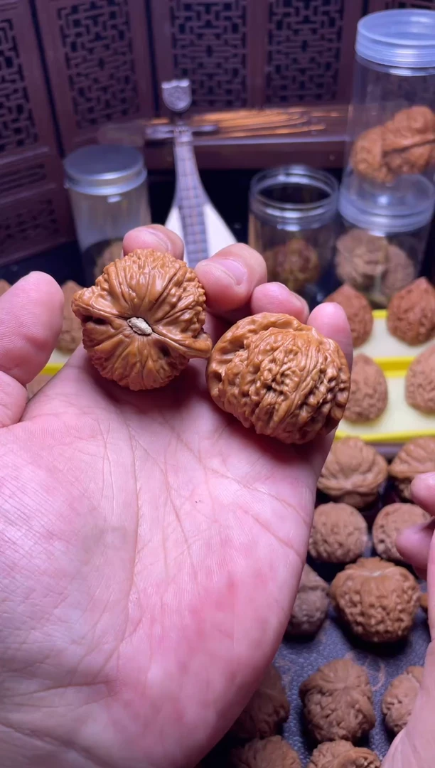 文玩核桃把件42全品红皮球白以打底