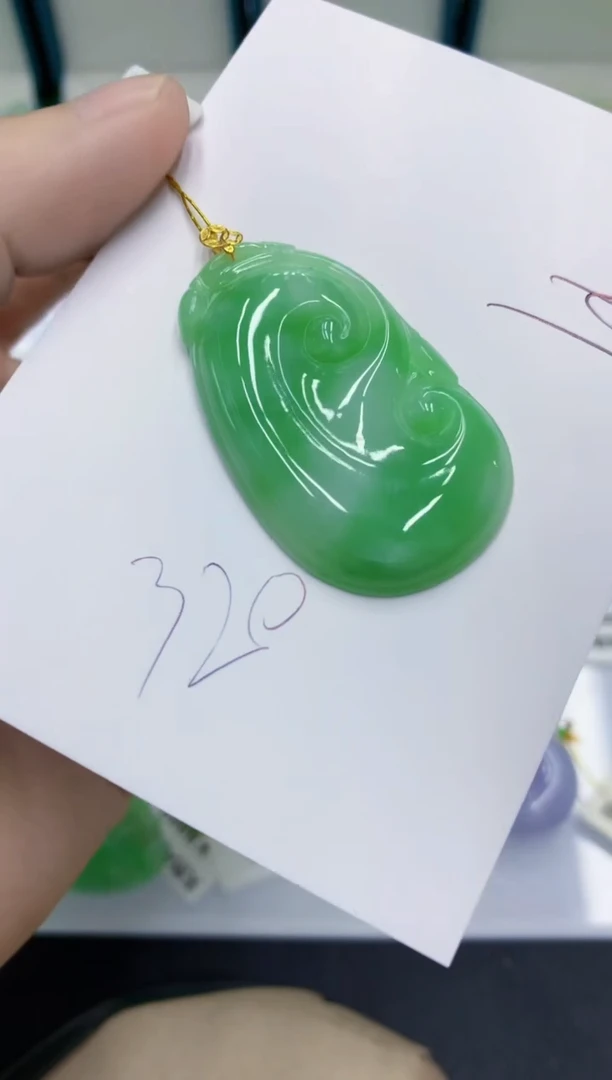 颈饰18K金镶嵌翡翠翡翠