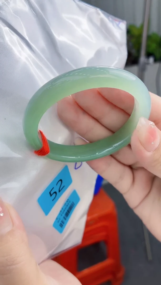 翡翠手镯未镶嵌翡翠手镯