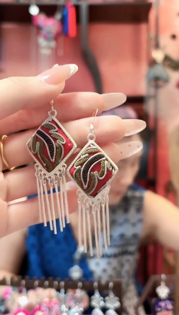 织绣云织谣民族风精美饰品   797