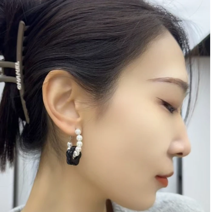 铜合金仿珍珠耳饰 两戴法式复古耳圈气质小众高级感简约耳饰