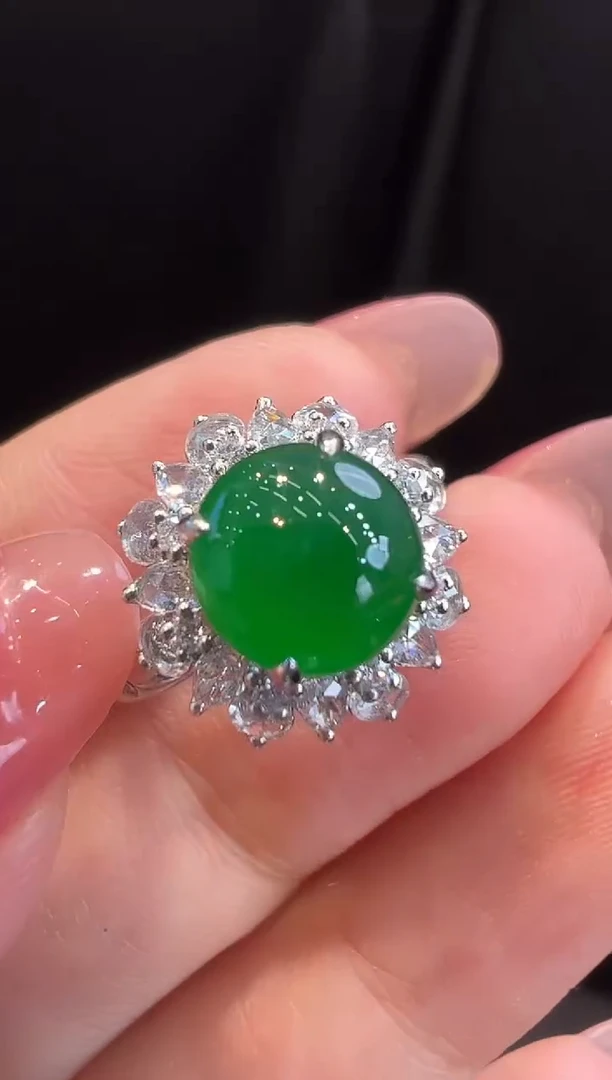 18K金镶嵌戒指翡翠戒指