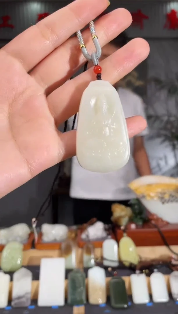 和田玉未镶嵌颈饰1