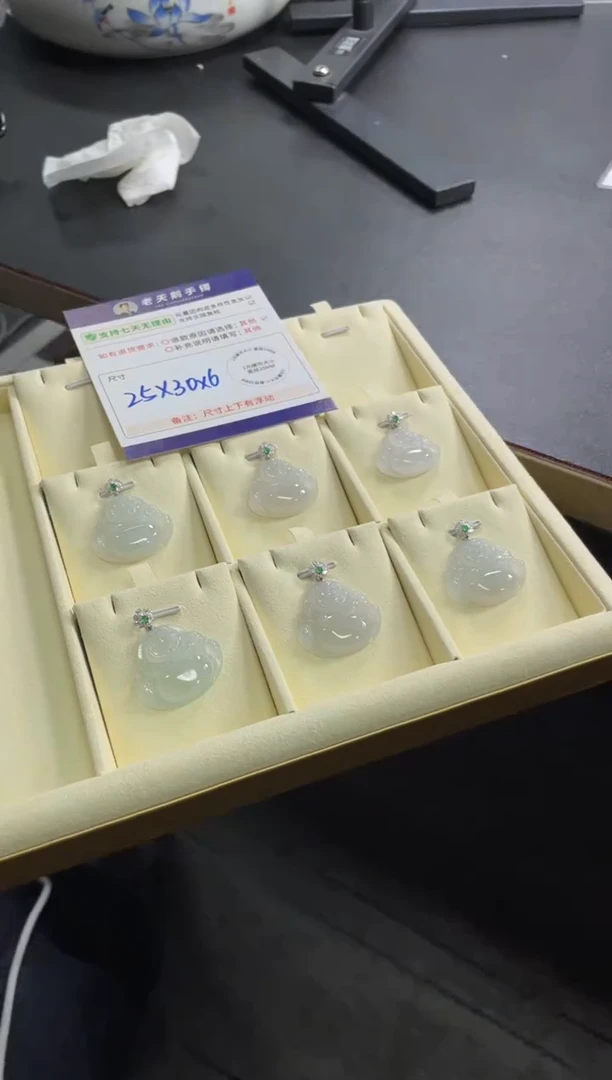 18K金镶嵌挂件翡翠佛公F14配绳/多样性发其一ZBCP