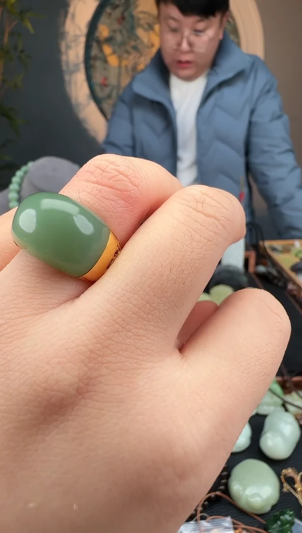 颈饰18K金镶嵌和田玉和田玉