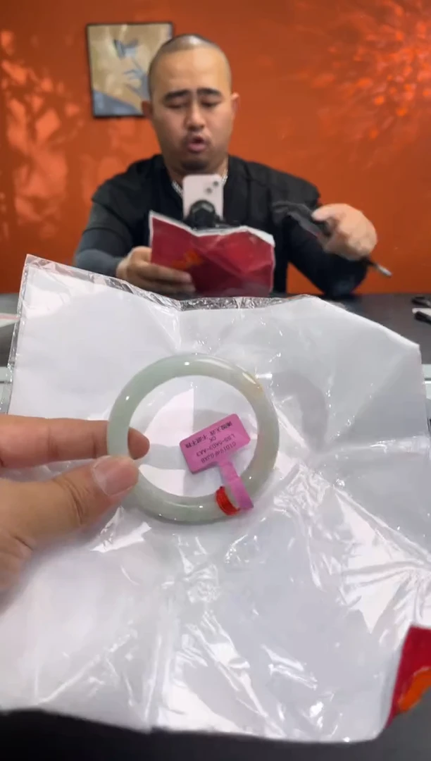 未镶嵌手镯翡翠18